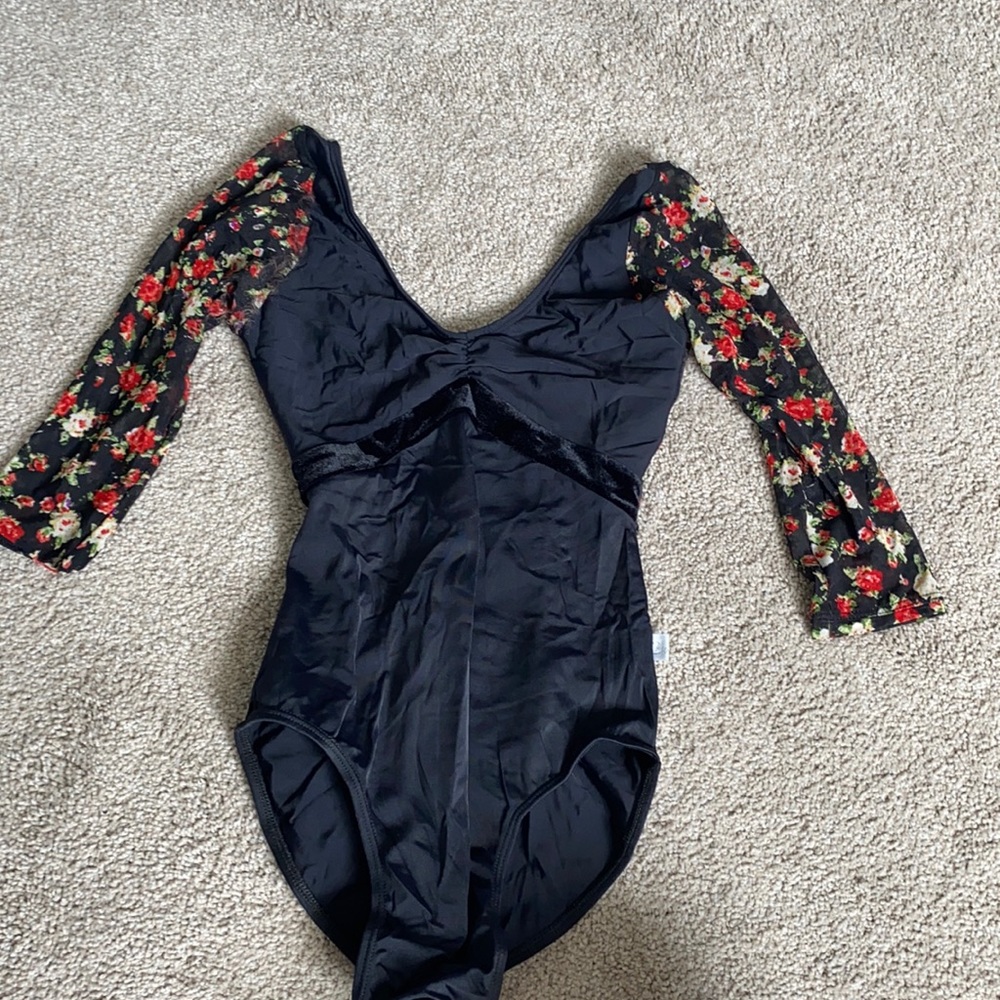 Class-In 3/4 leotard